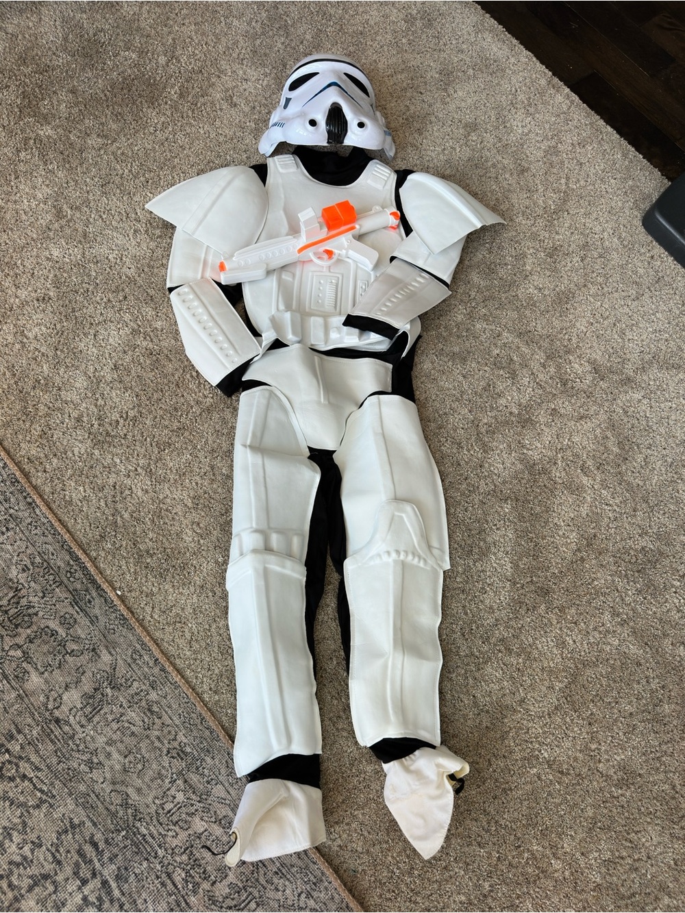 Star Wars Stormtrooper Costume with BStar Wars Stormtrooper Costume with Blaster